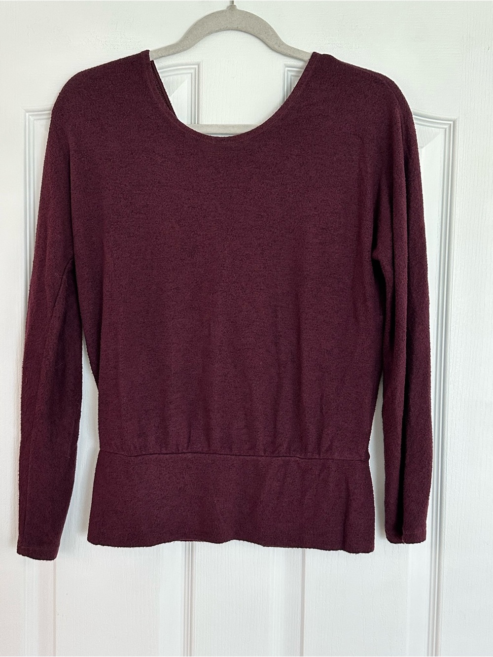 White House Black Market NWOT Long Sleeve V-Neck Swirl Back Top in Deep Burgundy